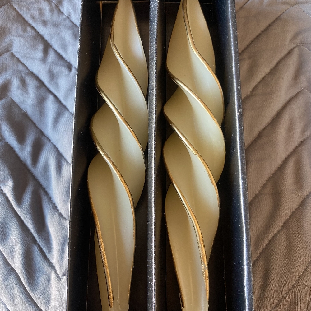 Elegant Spiral Taper Candles in Cream with Gold Trim